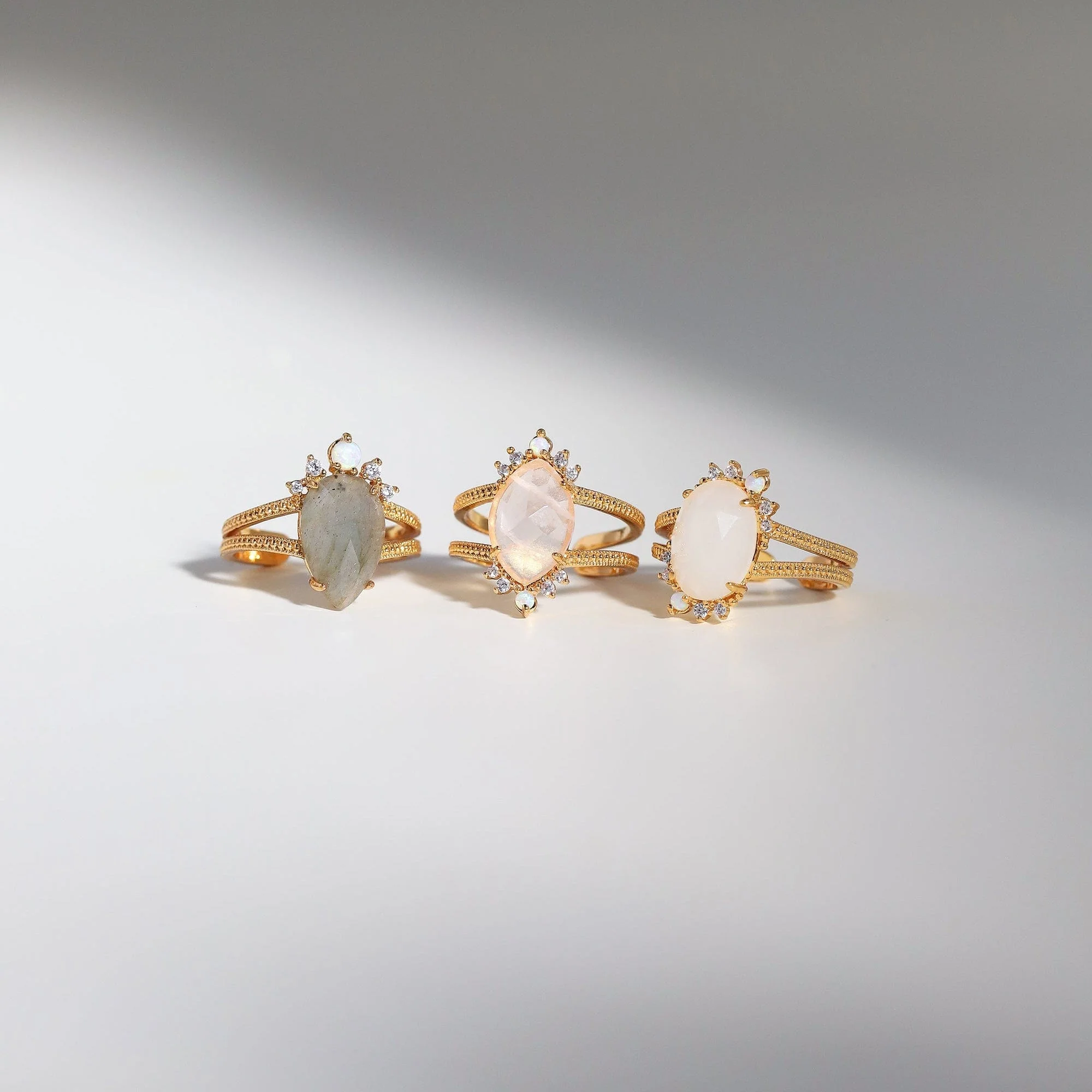 Labradorite Crown Band Ring - Image 3